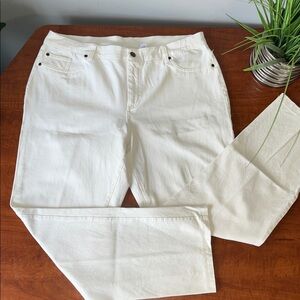 White Stretch Summer Jeans Plus Chicos Size 3.